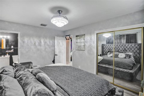 House in Miami Gardens, Florida 3 bedrooms, 137.22 sq.m. № 1924621 - photo 24