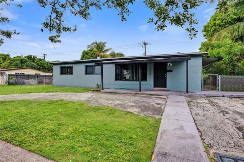 House in Miami Gardens, Florida 3 bedrooms, 137.22 sq.m. № 1924621 - photo 2