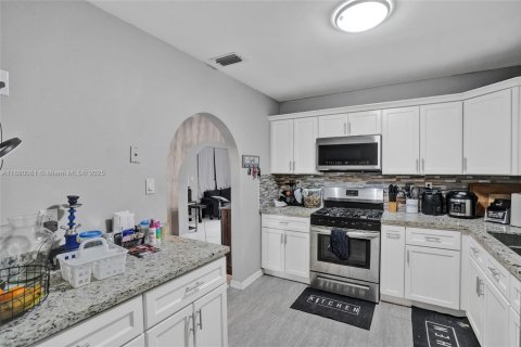 House in Miami Gardens, Florida 3 bedrooms, 137.22 sq.m. № 1924621 - photo 17