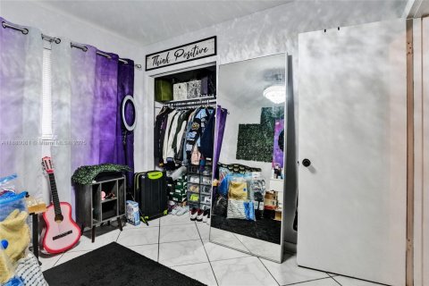 House in Miami Gardens, Florida 3 bedrooms, 137.22 sq.m. № 1924621 - photo 21