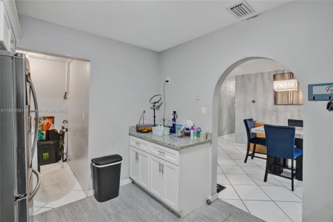House in Miami Gardens, Florida 3 bedrooms, 137.22 sq.m. № 1924621 - photo 15