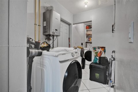 House in Miami Gardens, Florida 3 bedrooms, 137.22 sq.m. № 1924621 - photo 16