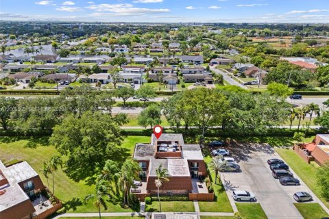 Townhouse in Cooper City, Florida 2 bedrooms, 117.43 sq.m. № 2068807 - photo 12
