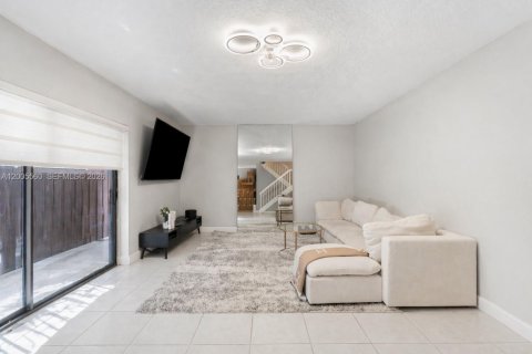 Townhouse in Cooper City, Florida 2 bedrooms, 117.43 sq.m. № 2068807 - photo 17