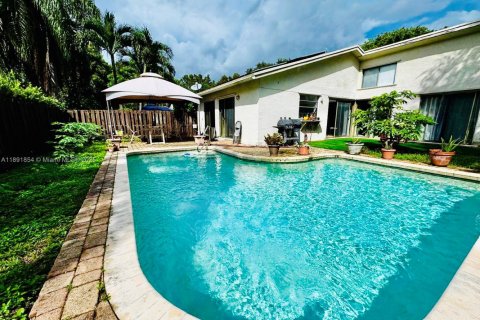 House in Miami, Florida 3 bedrooms, 141.58 sq.m. № 1946197 - photo 21