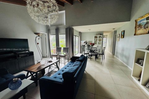 House in Miami, Florida 3 bedrooms, 141.58 sq.m. № 1946197 - photo 8