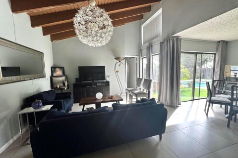 House in Miami, Florida 3 bedrooms, 141.58 sq.m. № 1946197 - photo 7