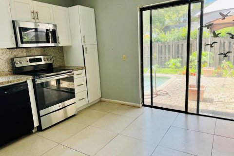 House in Miami, Florida 3 bedrooms, 141.58 sq.m. № 1946197 - photo 11