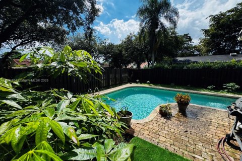 House in Miami, Florida 3 bedrooms, 141.58 sq.m. № 1946197 - photo 23