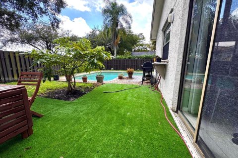 House in Miami, Florida 3 bedrooms, 141.58 sq.m. № 1946197 - photo 24