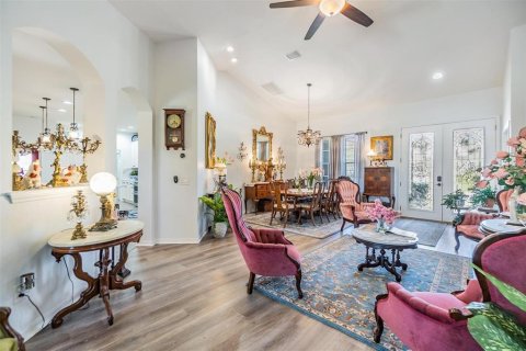 House in Land O' Lakes, Florida 4 bedrooms, 246.19 sq.m. № 2231173 - photo 30