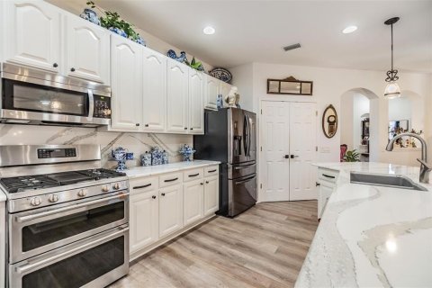House in Land O' Lakes, Florida 4 bedrooms, 246.19 sq.m. № 2231173 - photo 25