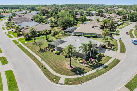 House in Land O' Lakes, Florida 4 bedrooms, 246.19 sq.m. № 2231173 - photo 19