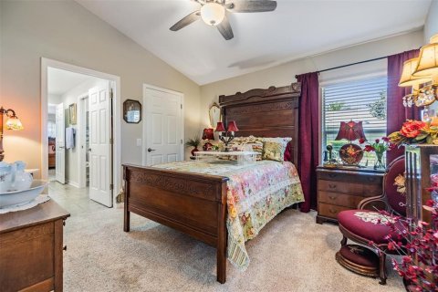 House in Land O' Lakes, Florida 4 bedrooms, 246.19 sq.m. № 2231173 - photo 12