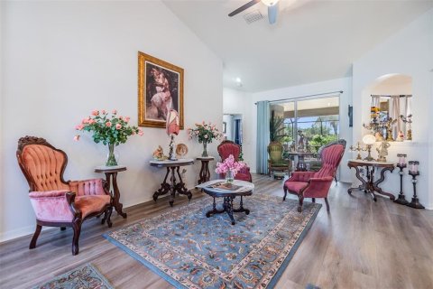 House in Land O' Lakes, Florida 4 bedrooms, 246.19 sq.m. № 2231173 - photo 2