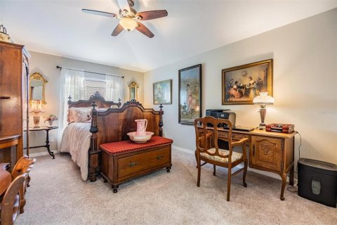 House in Land O' Lakes, Florida 4 bedrooms, 246.19 sq.m. № 2231173 - photo 15