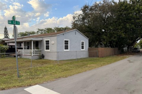 Casa en venta en Miami, Florida, 2 dormitorios, 70.05 m2 № 2030841 - foto 2