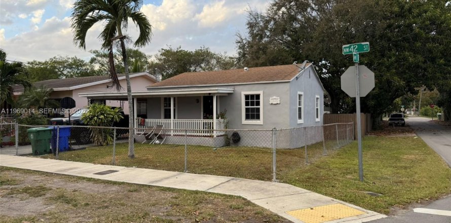 Casa en Miami, Florida 2 dormitorios, 70.05 m2 № 2030841