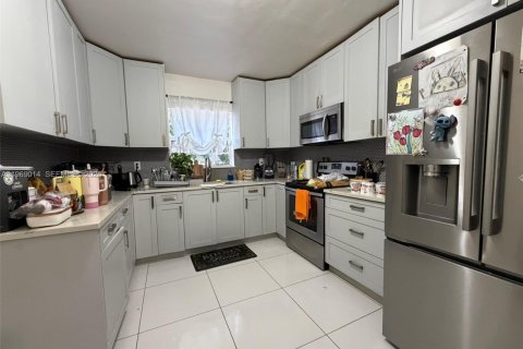 Casa en venta en Miami, Florida, 2 dormitorios, 70.05 m2 № 2030841 - foto 6
