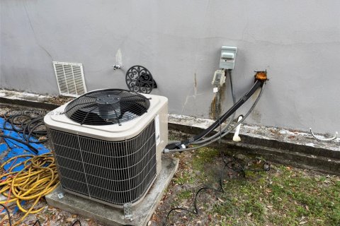 Casa en venta en Miami, Florida, 2 dormitorios, 70.05 m2 № 2030841 - foto 9