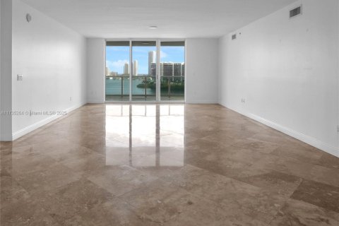 Condominio en venta en Aventura, Florida, 2 dormitorios, 185.9 m2 № 1867275 - foto 2