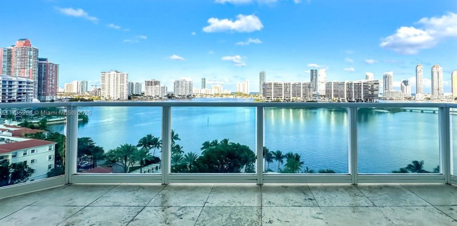 Condominio en Aventura, Florida, 2 dormitorios  № 1867275