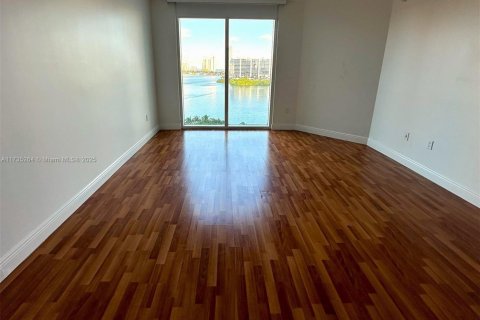 Condominio en venta en Aventura, Florida, 2 dormitorios, 185.9 m2 № 1867275 - foto 11