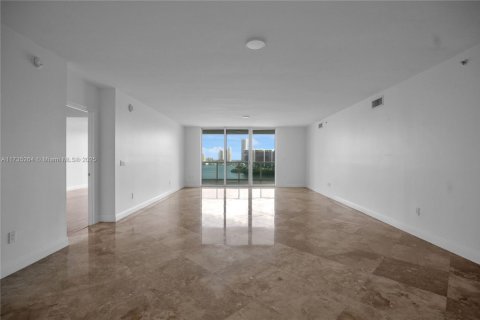 Condominio en venta en Aventura, Florida, 2 dormitorios, 185.9 m2 № 1867275 - foto 4