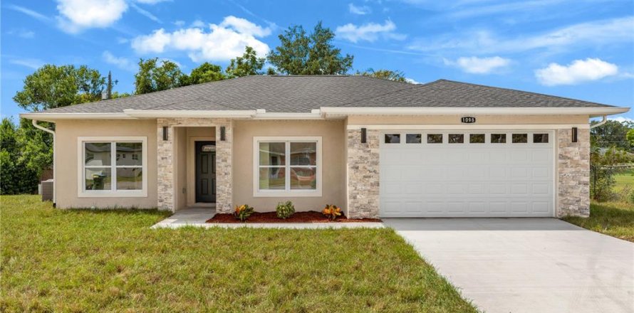 House in Deltona, Florida 4 bedrooms, 135.36 sq.m. № 2404701