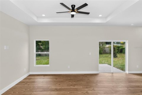 House in Deltona, Florida 4 bedrooms, 135.36 sq.m. № 2404701 - photo 6