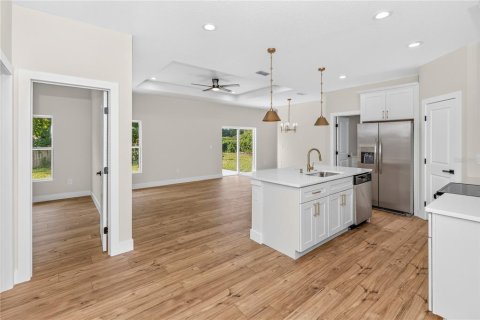 House in Deltona, Florida 4 bedrooms, 135.36 sq.m. № 2404701 - photo 9