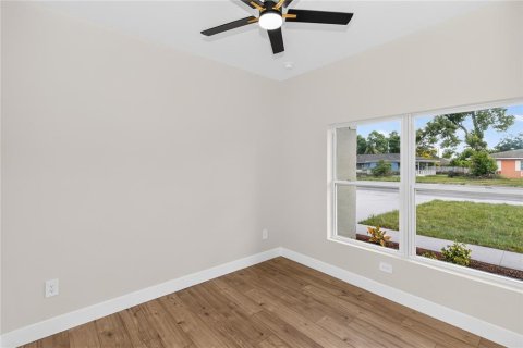 House in Deltona, Florida 4 bedrooms, 135.36 sq.m. № 2404701 - photo 20
