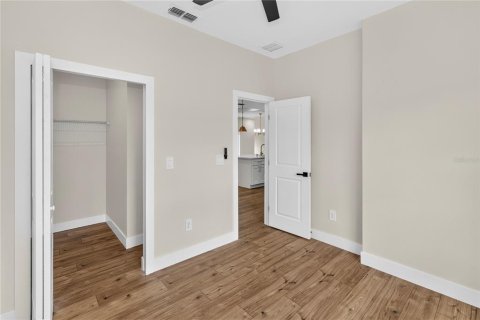 House in Deltona, Florida 4 bedrooms, 135.36 sq.m. № 2404701 - photo 23