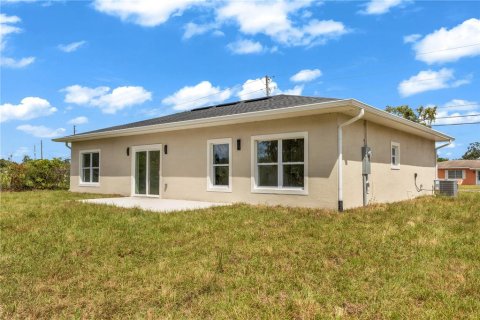 House in Deltona, Florida 4 bedrooms, 135.36 sq.m. № 2404701 - photo 30