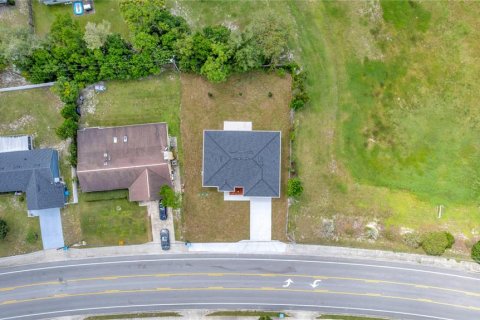 House in Deltona, Florida 4 bedrooms, 135.36 sq.m. № 2404701 - photo 3