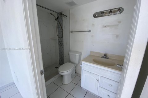 Снять в аренду кондоминиум в Хайалиа, Флорида 3 спальни, 111.76м2, № 1958579 - фото 5