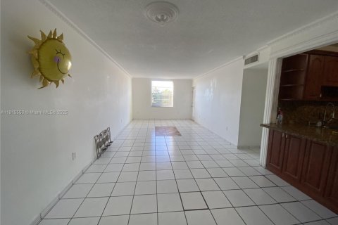 Снять в аренду кондоминиум в Хайалиа, Флорида 3 спальни, 111.76м2, № 1958579 - фото 10