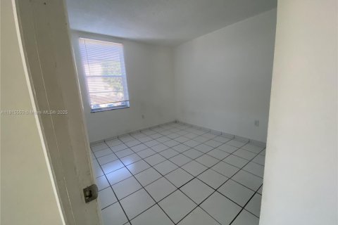 Снять в аренду кондоминиум в Хайалиа, Флорида 3 спальни, 111.76м2, № 1958579 - фото 6