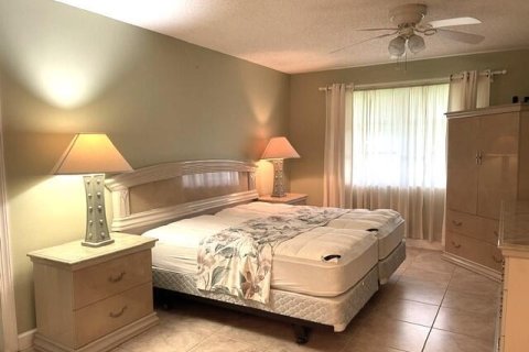 Condo in Delray Beach, Florida, 2 bedrooms  № 2276319 - photo 30