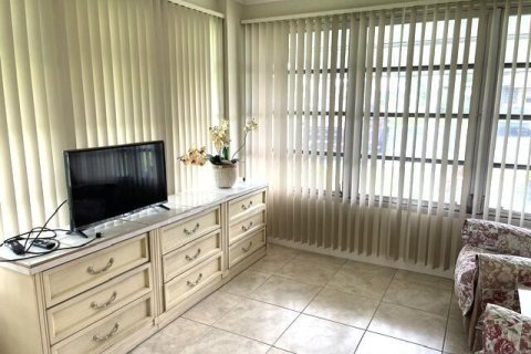 Condo in Delray Beach, Florida, 2 bedrooms  № 2276319 - photo 5
