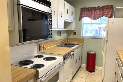 Condo in Delray Beach, Florida, 2 bedrooms  № 2276319 - photo 7