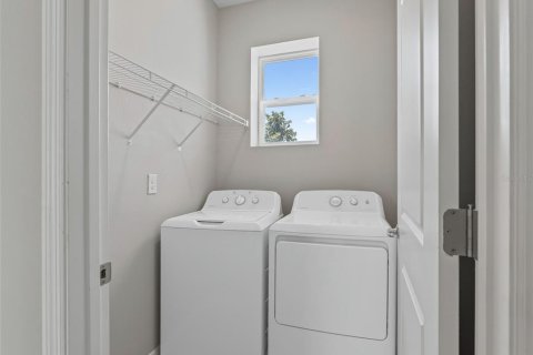 House in Wildwood, Florida 3 bedrooms, 139.73 sq.m. № 2091720 - photo 23