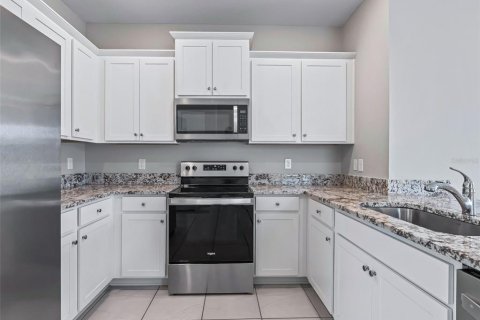House in Wildwood, Florida 3 bedrooms, 139.73 sq.m. № 2091720 - photo 5