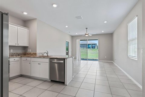 House in Wildwood, Florida 3 bedrooms, 139.73 sq.m. № 2091720 - photo 7