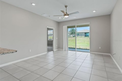 House in Wildwood, Florida 3 bedrooms, 139.73 sq.m. № 2091720 - photo 11