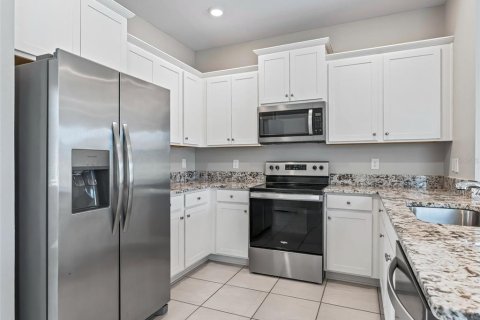 House in Wildwood, Florida 3 bedrooms, 139.73 sq.m. № 2091720 - photo 6