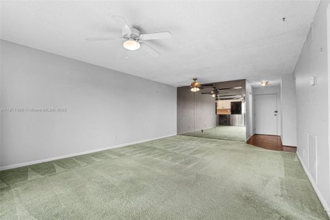 Купить кондоминиум в Форт-Лодердейл, Флорида 2 спальни, 118.91м2, № 1969464 - фото 23