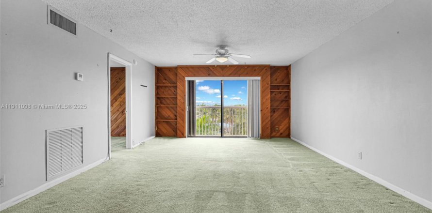 Кондоминиум с 2 спальнями в Форт-Лодердейл, Флорида № 1969464