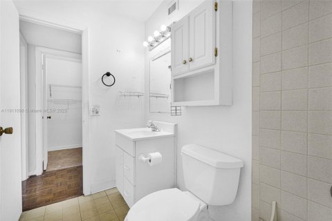 Купить кондоминиум в Форт-Лодердейл, Флорида 2 спальни, 118.91м2, № 1969464 - фото 24