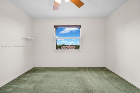 Купить кондоминиум в Форт-Лодердейл, Флорида 2 спальни, 118.91м2, № 1969464 - фото 30